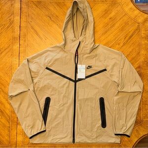 Nike Tech Windrunner Woven Jacket Hoodie Parachute Beige Size Medium HM7151-297